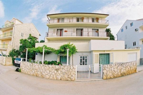 Отель Apartments Sanja  Хвар